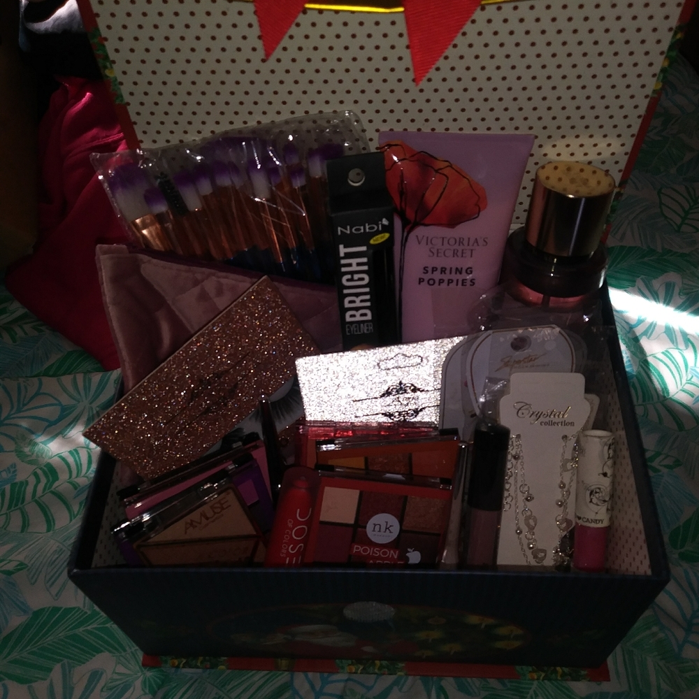 Bundle Make-up,,body spray & lotion,etc.